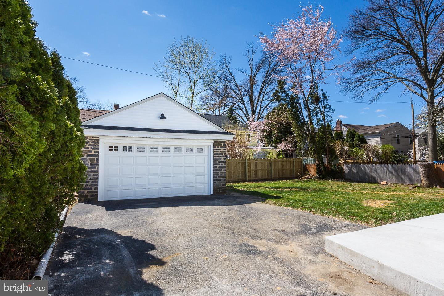 627 Ashurst Road Havertown, PA 19083 - Photo 5 of 53