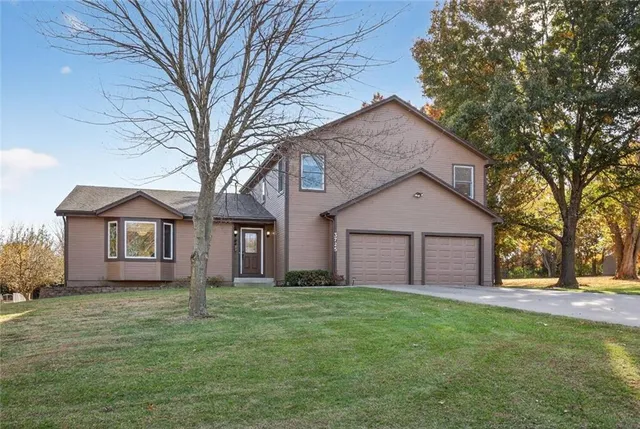 $550,000 | 3725 West 179th Terrace, Stilwell, KS 66085