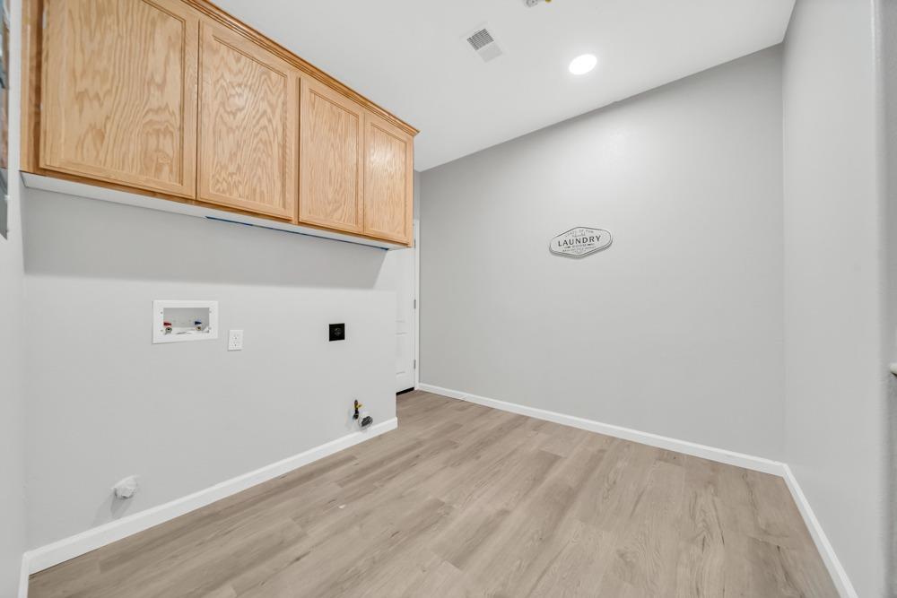 20300 Panoz Road Patterson, CA 95363 - Photo 44 of 60 Laundry Room