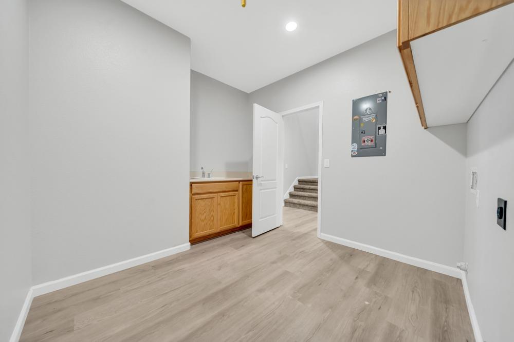 20300 Panoz Road Patterson, CA 95363 - Photo 45 of 60 Laundry Room