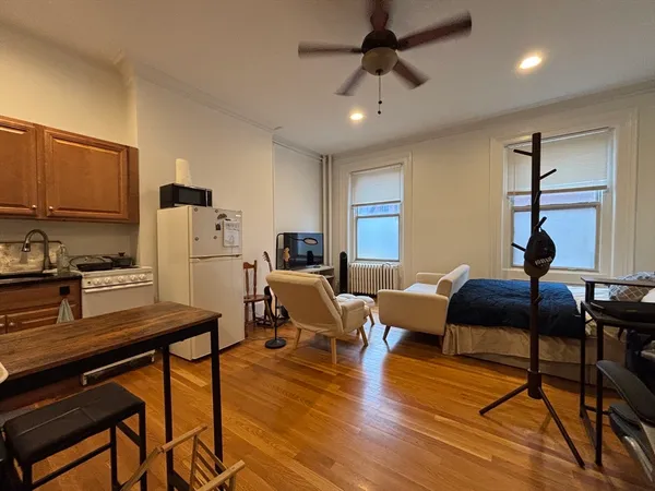$2,550 | 98 Charles Street, Unit 1, Boston, MA 02114