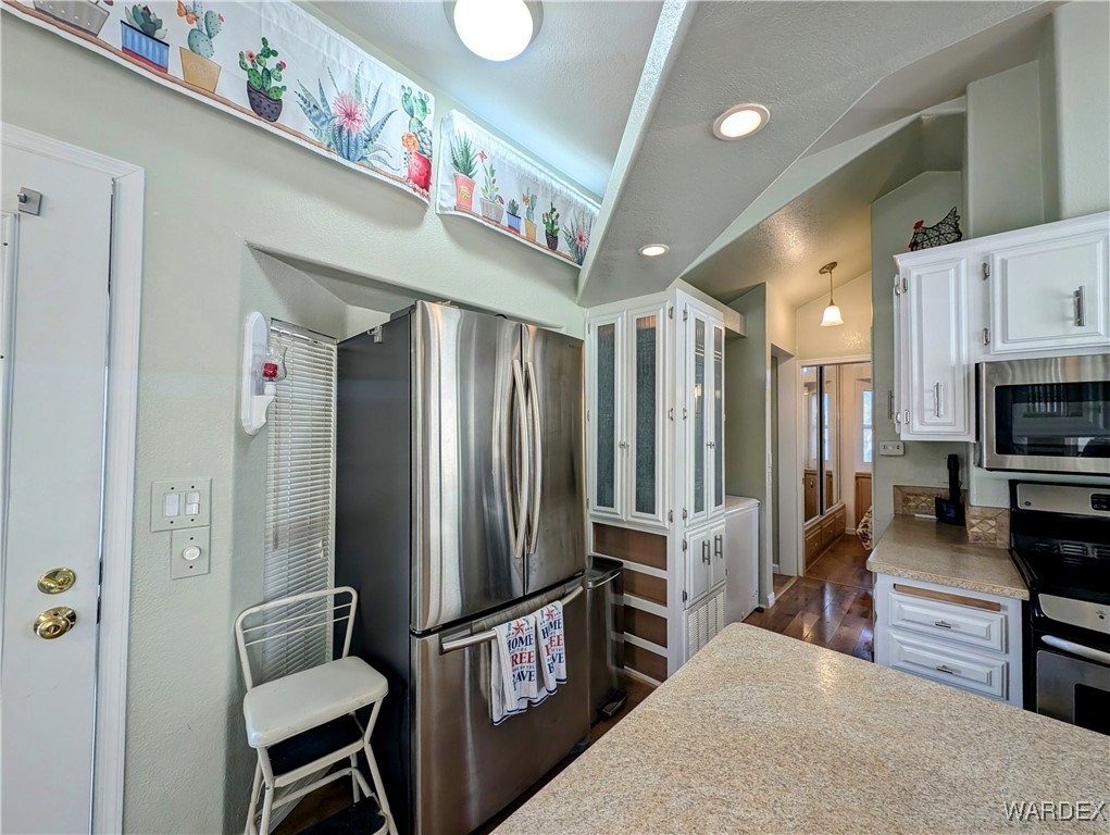 2000 Ramar Road, Unit 221 Bullhead City, AZ 86442 - Photo 24 of 41 Kitchen