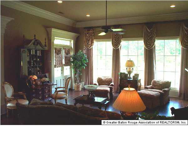17511 Pecan Shadows Drive Baton Rouge, LA 70810 - Photo 3 of 11 Gallery Image 3
