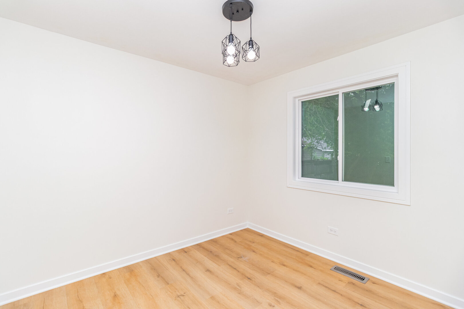 2229 Winnebago Road Waukegan, IL 60087 - Photo 12 of 27 Gallery Image 12