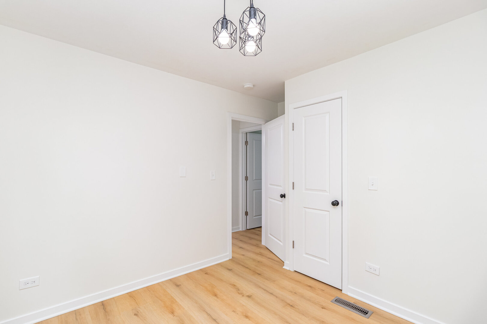 2229 Winnebago Road Waukegan, IL 60087 - Photo 13 of 27 Gallery Image 13