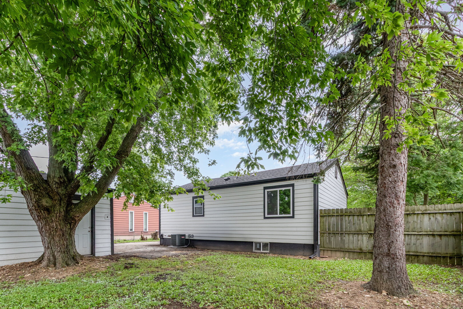 2229 Winnebago Road Waukegan, IL 60087 - Photo 21 of 27 Gallery Image 21