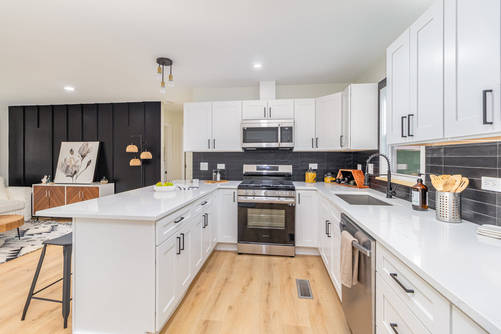 2229 Winnebago Road Waukegan, IL 60087 - Photo 3 of 27 Gallery Image 3