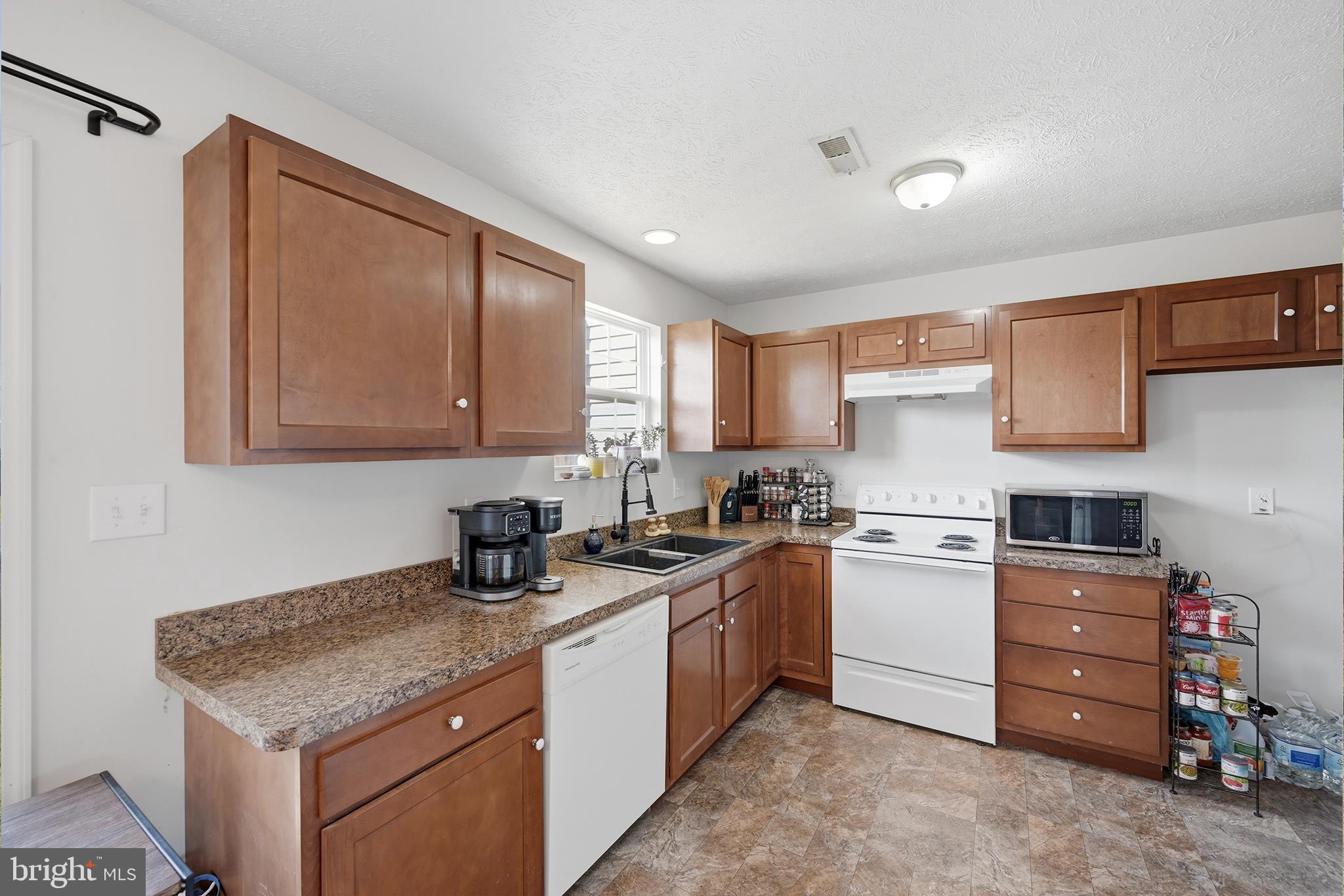 20 Toad Stool Lane Inwood, WV 25428 - Photo 7 of 31 Kitchen