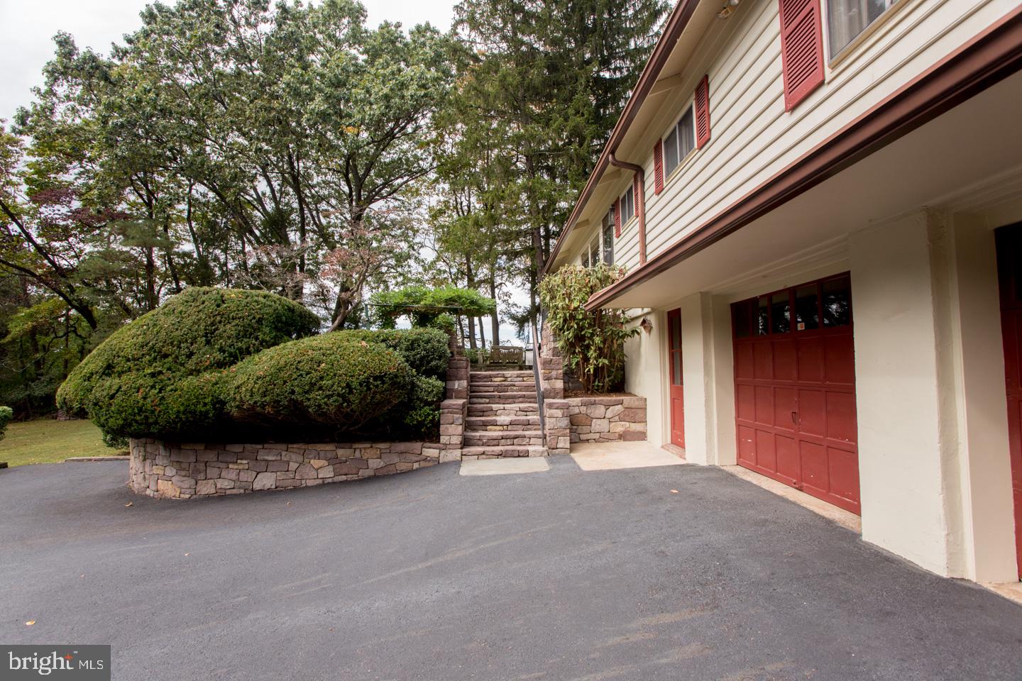 3175 North Sugan Road New Hope, PA 18938 - Photo 7 of 70