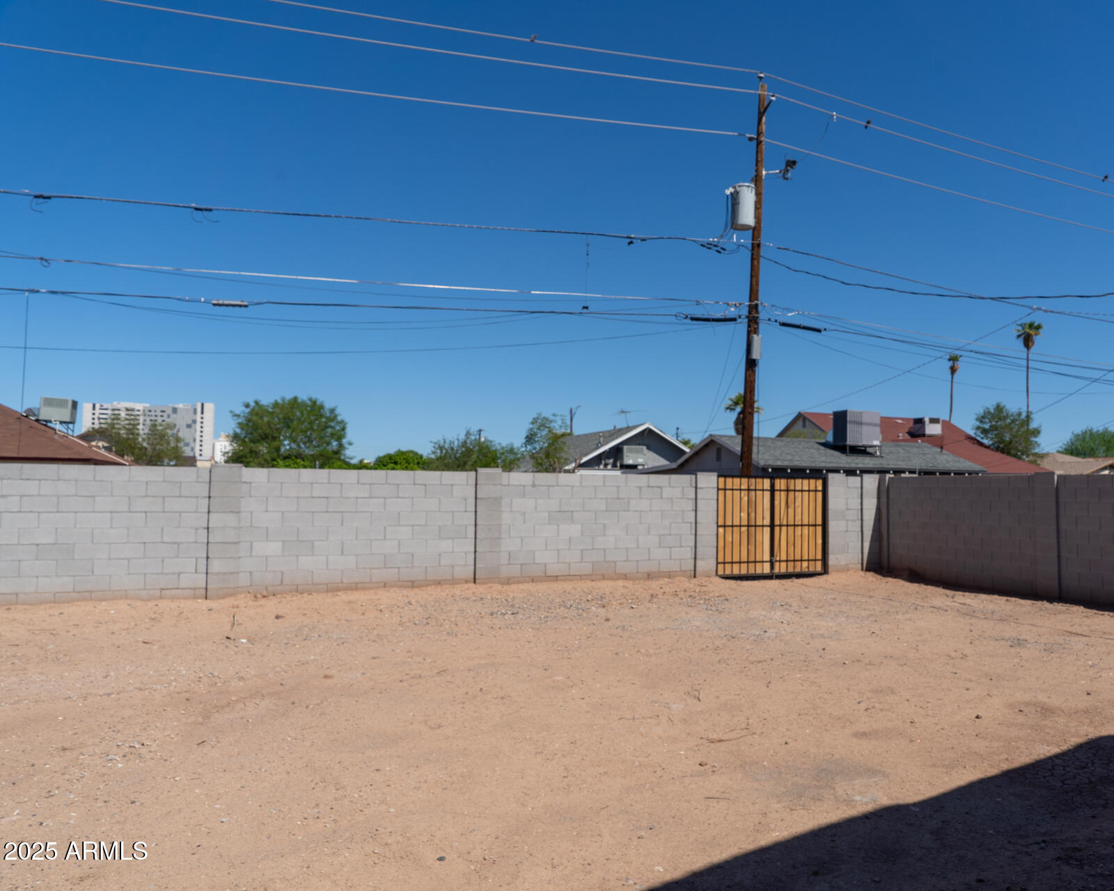 1110 East Pierce Street Phoenix, AZ 85006 - Photo 22 of 34 a view of a garage