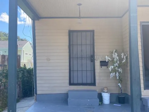 $1,300 | 218 North Salcedo Street, New Orleans, LA 70119