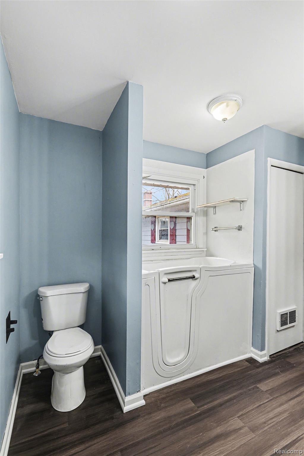 1260 Gilbert Street Flint, MI 48532 - Photo 23 of 32 020_file_8049.jpg