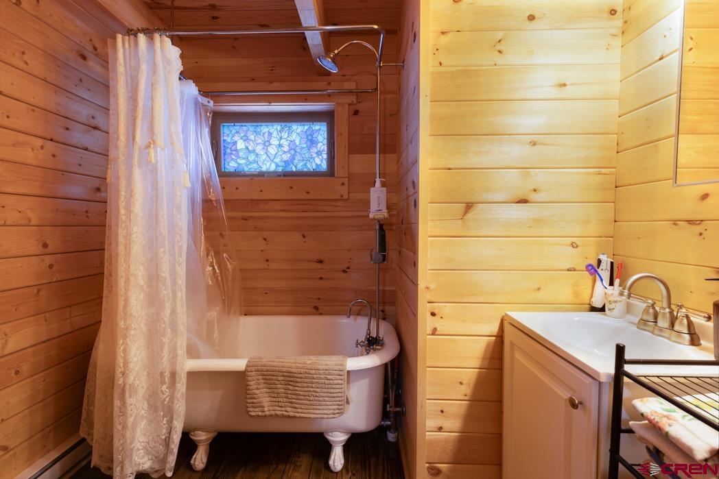 553 Cow Canyon Road Ignacio, CO 81137 - Photo 8 of 34 a bathroom with a sink toilet and shower