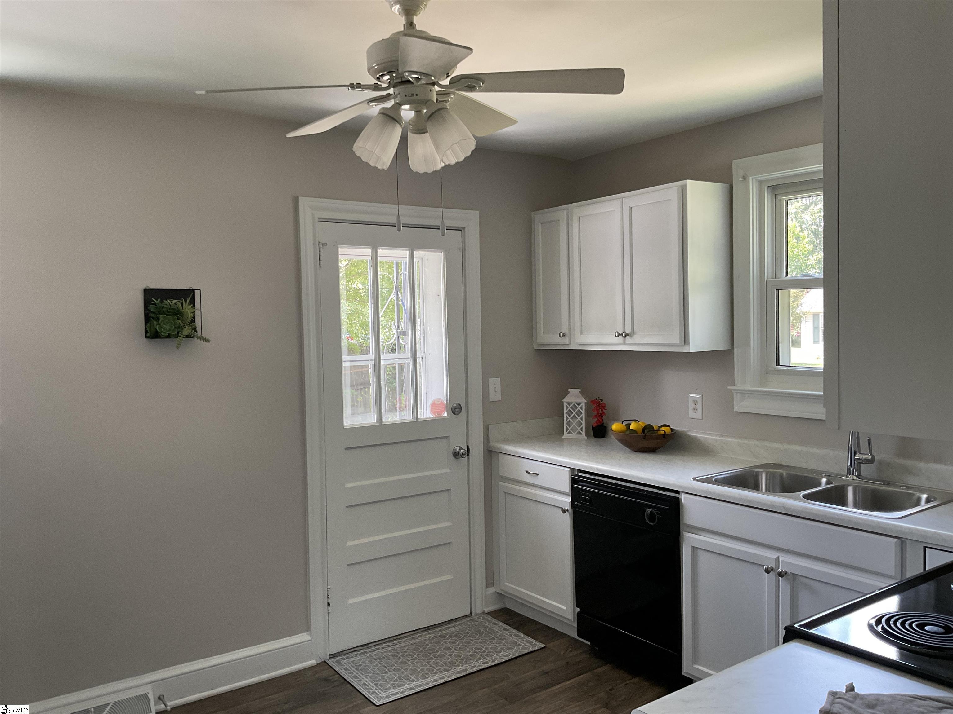 205 Jones Road Taylors, SC 29687 - Photo 10 of 28 Gallery Image 10