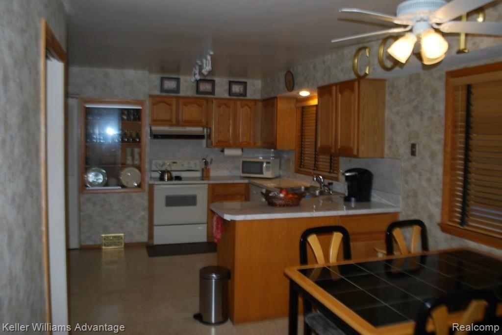 29806 West Eleven Mile Road Farmington Hills, MI 48334 - Photo 12 of 33