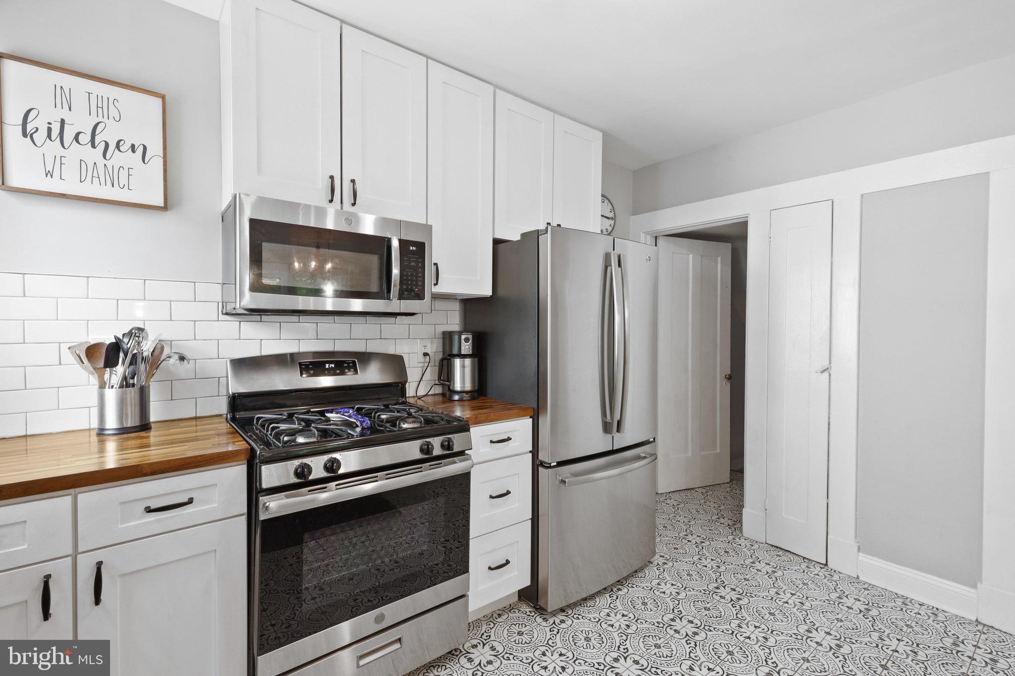 420 Kenneth Square Baltimore, MD 21212 - Photo 22 of 52 Stainless steel appliances
