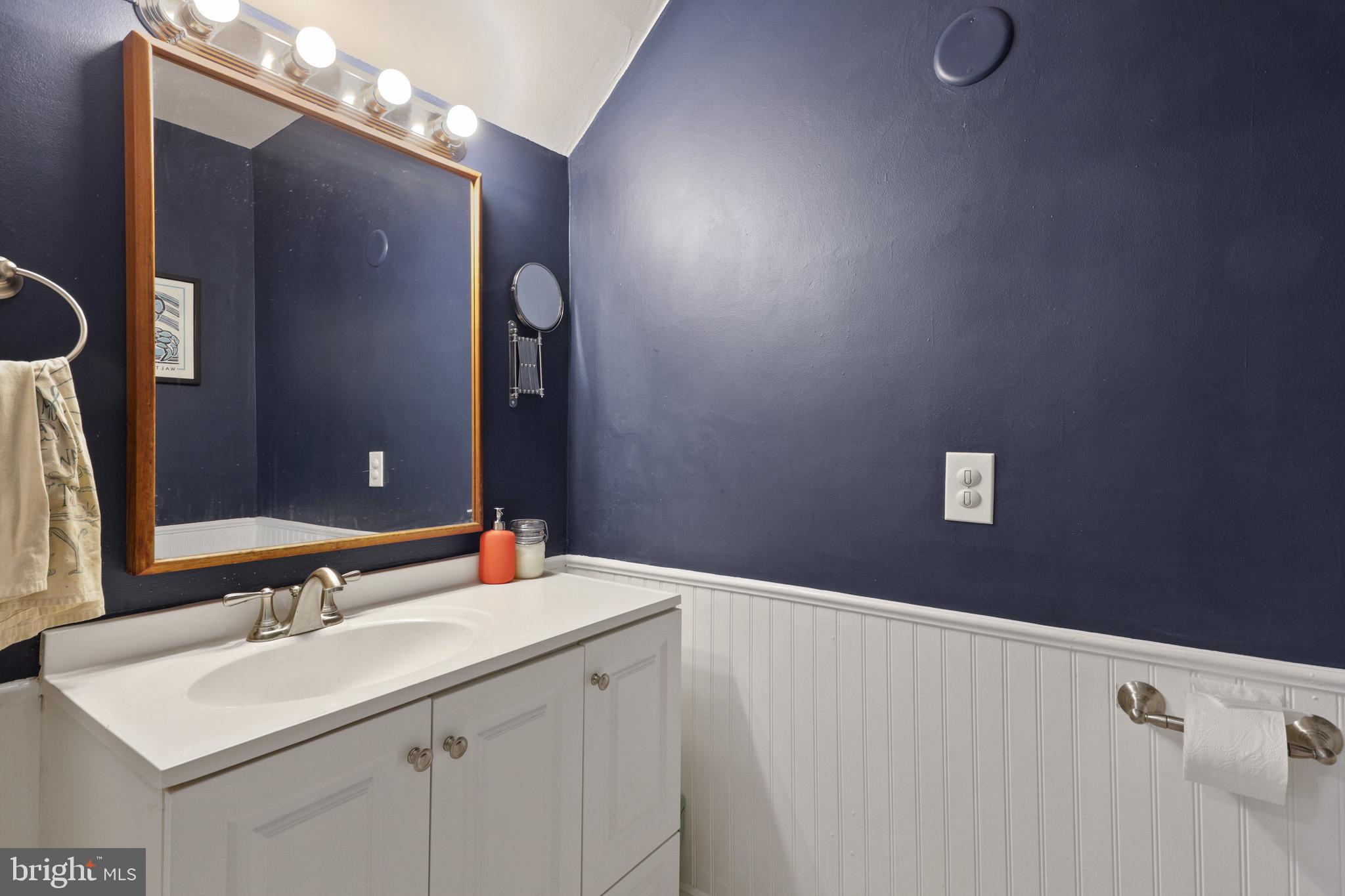 420 Kenneth Square Baltimore, MD 21212 - Photo 25 of 52 Convenient half bath added in 2015