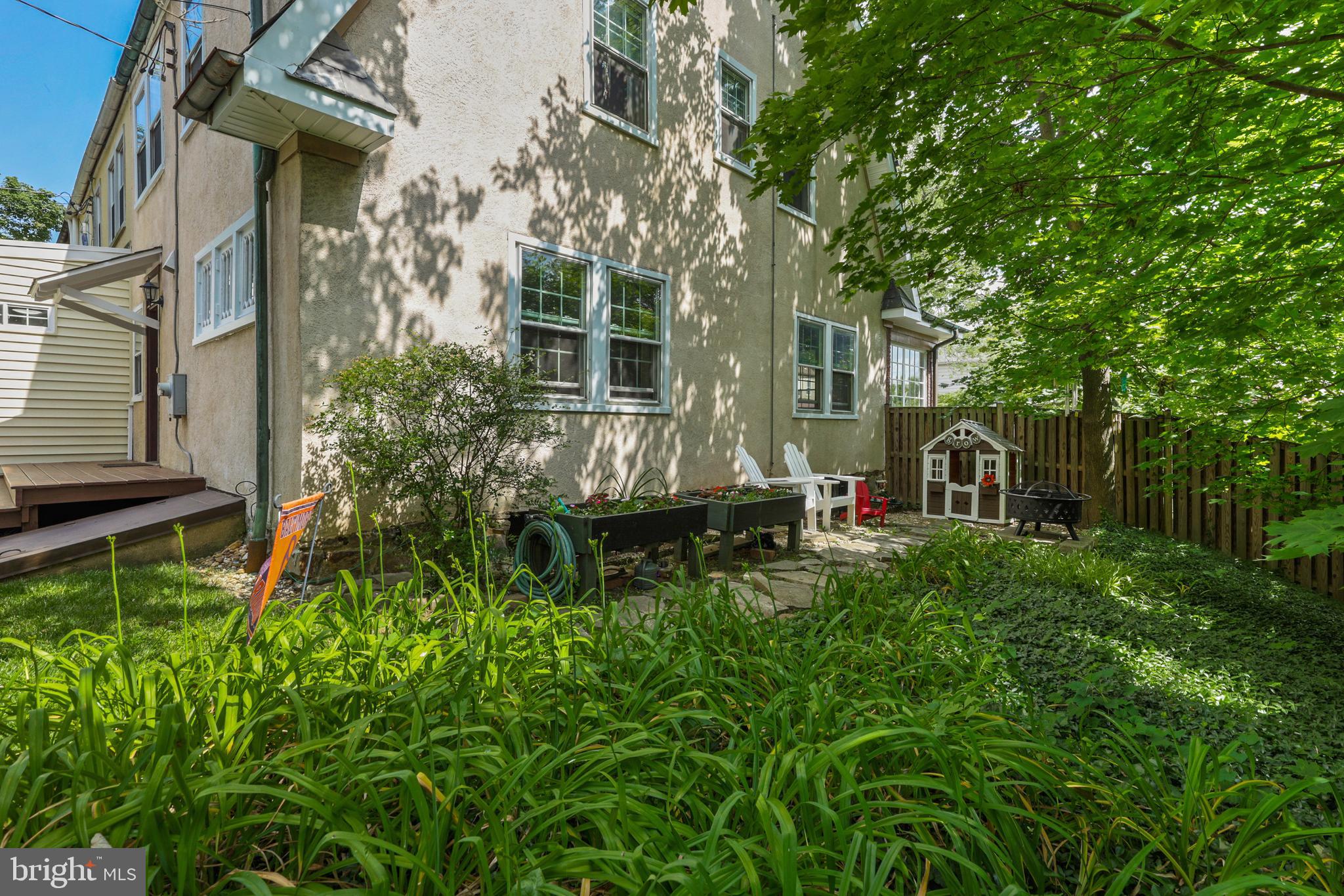 420 Kenneth Square Baltimore, MD 21212 - Photo 49 of 52 Landscaped yard