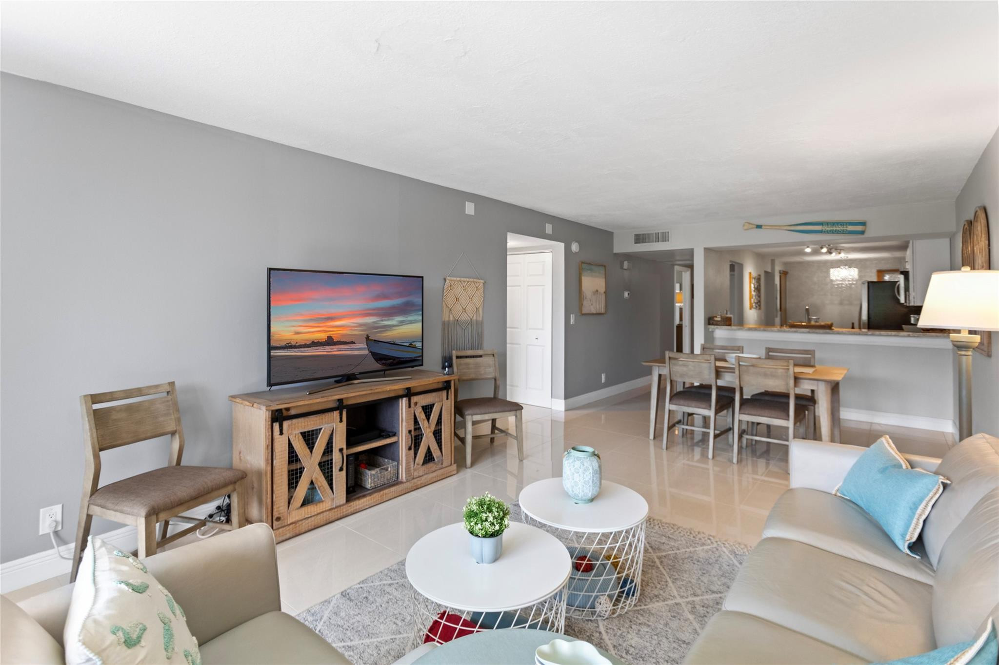 16 Royal Palm Way, Unit 302 Boca Raton, FL 33432 - Photo 14 of 34 Living Room