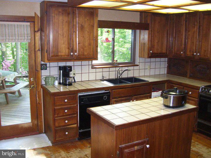 335 Potomac Run Road Fredericksburg, VA 22405 - Photo 10 of 29 Kitchen