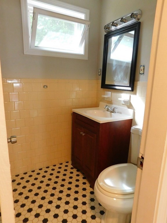 951 Rodman Street Fall River, MA 02721 - Photo 8 of 39