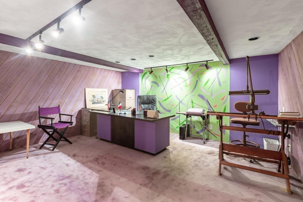 18 Amelia Avenue Winthrop, MA 02152 - Photo 23 of 34 a room with furniture