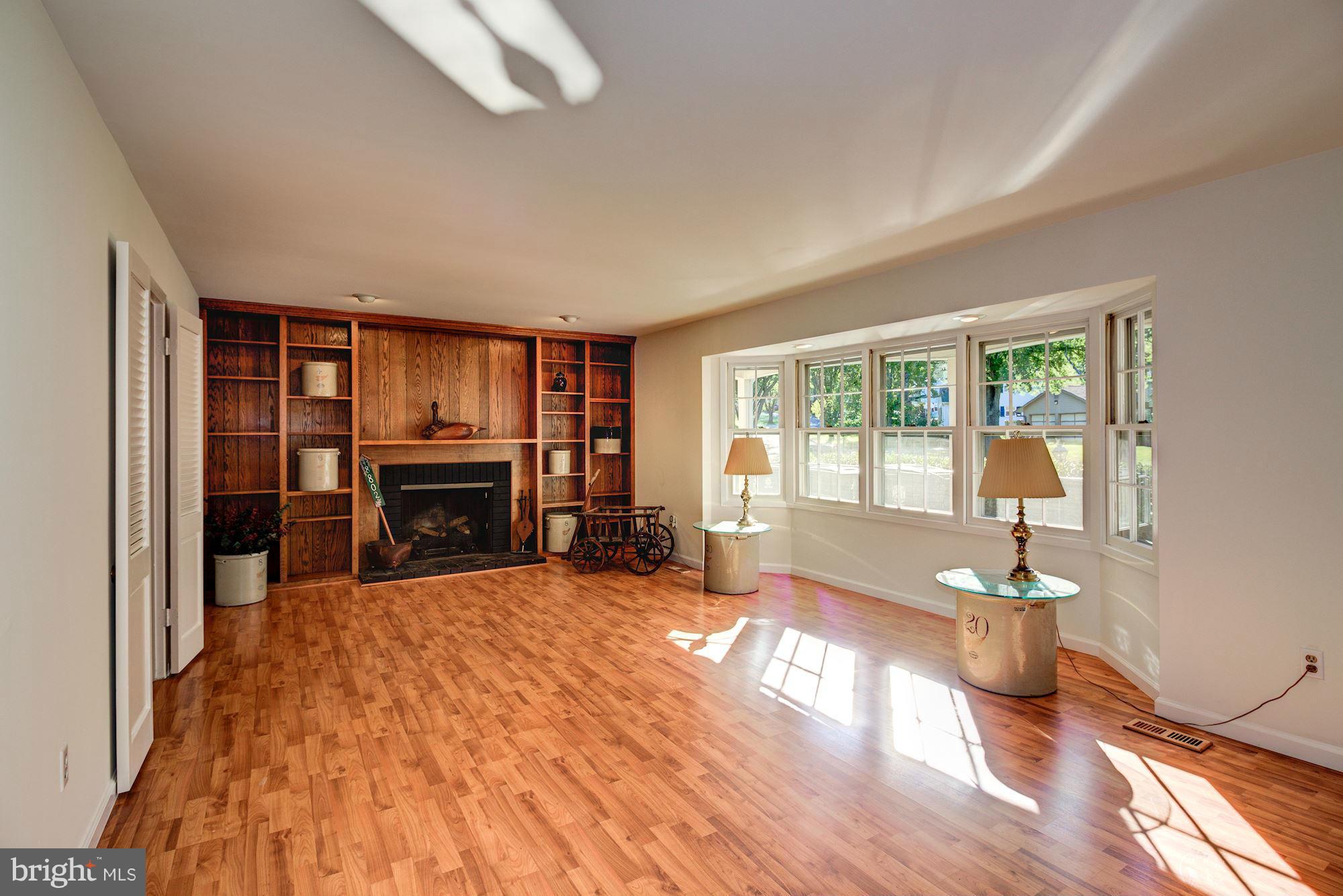 8802 Churchfield Lane Laurel, MD 20708 - Photo 6 of 29 Living Room