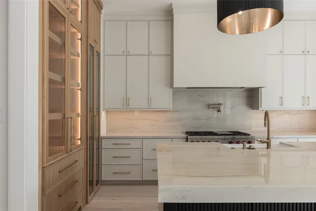 a kitchen that has a lot of cabinets in it
