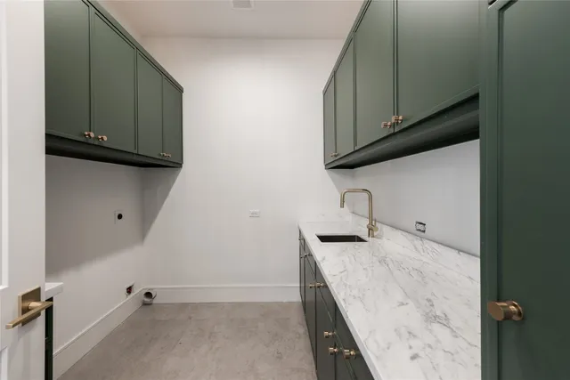 $2,045,000 | 4923 Mimosa Drive, Bellaire, TX 77401