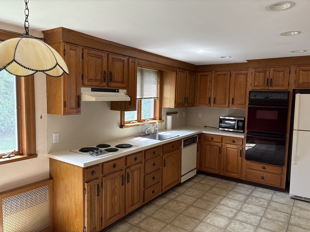 33 Meadowbrook Road Brookline, MA 02467 - Photo 4 of 14