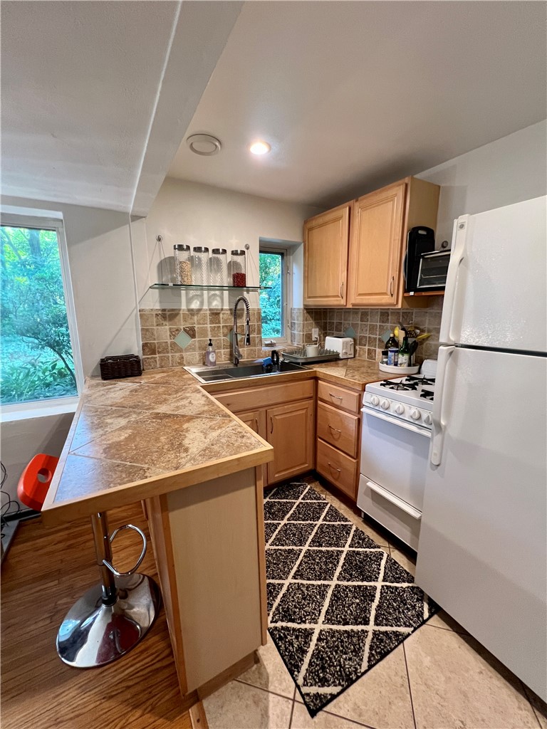 24 Menlo Place Rochester, NY 14620 - Photo 8 of 18