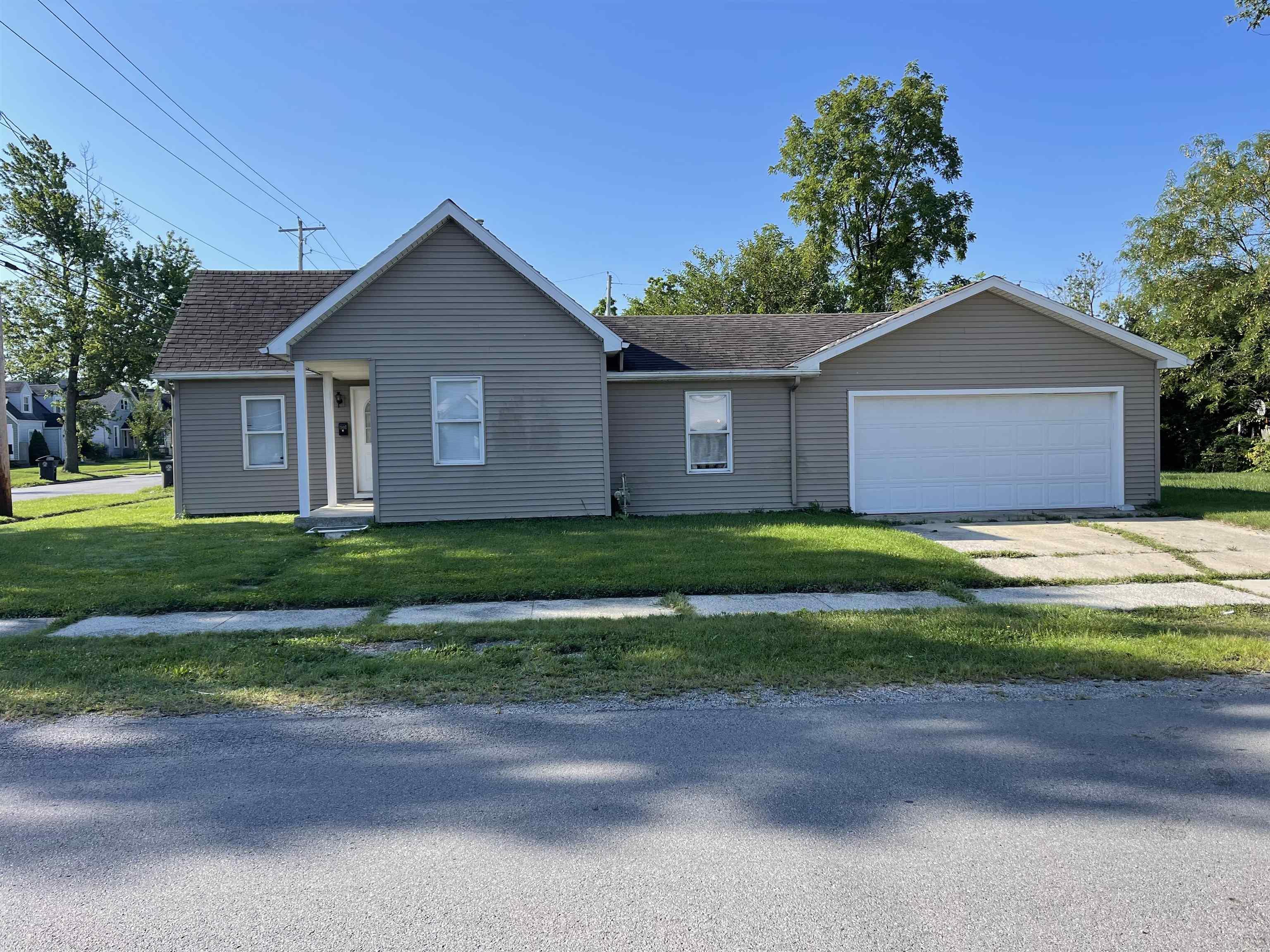 1901 Cherokee Road Fort Wayne, IN 46808 - Photo 1 of 25