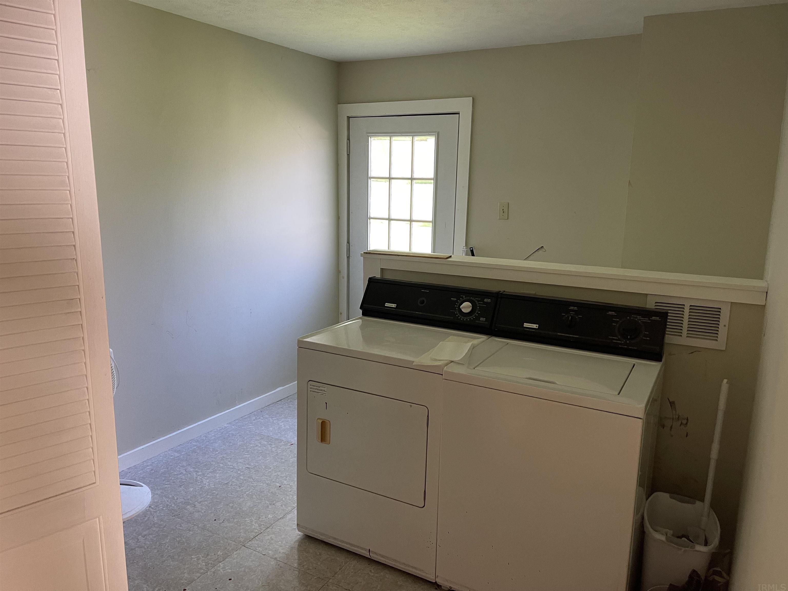 1901 Cherokee Road Fort Wayne, IN 46808 - Photo 11 of 25