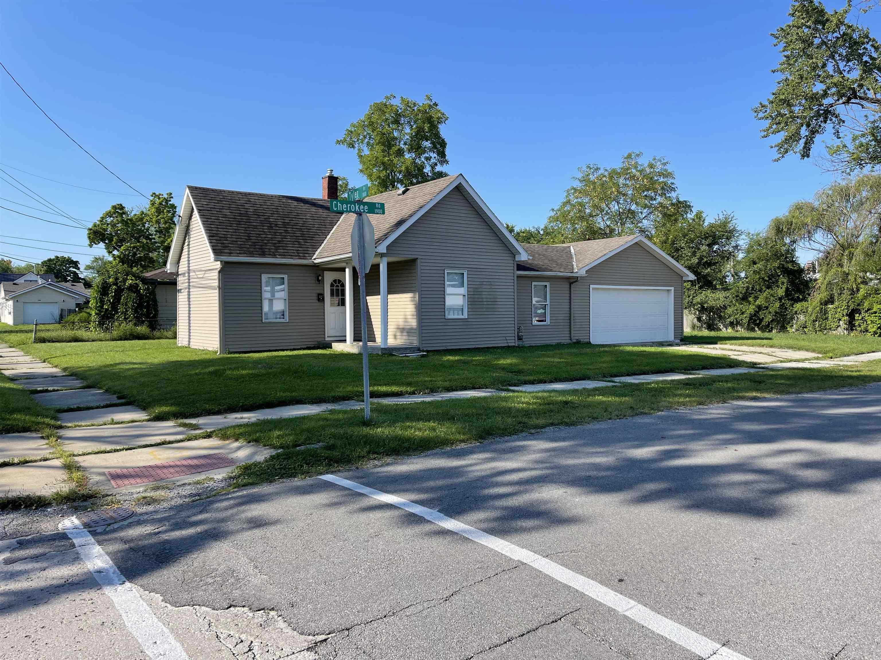 1901 Cherokee Road Fort Wayne, IN 46808 - Photo 4 of 25