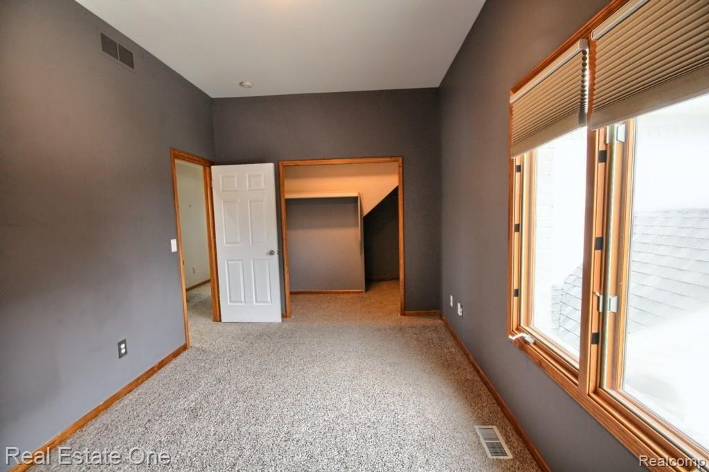 32451 South River Road Harrison Township, MI 48045 - Photo 17 of 37 17.jpg