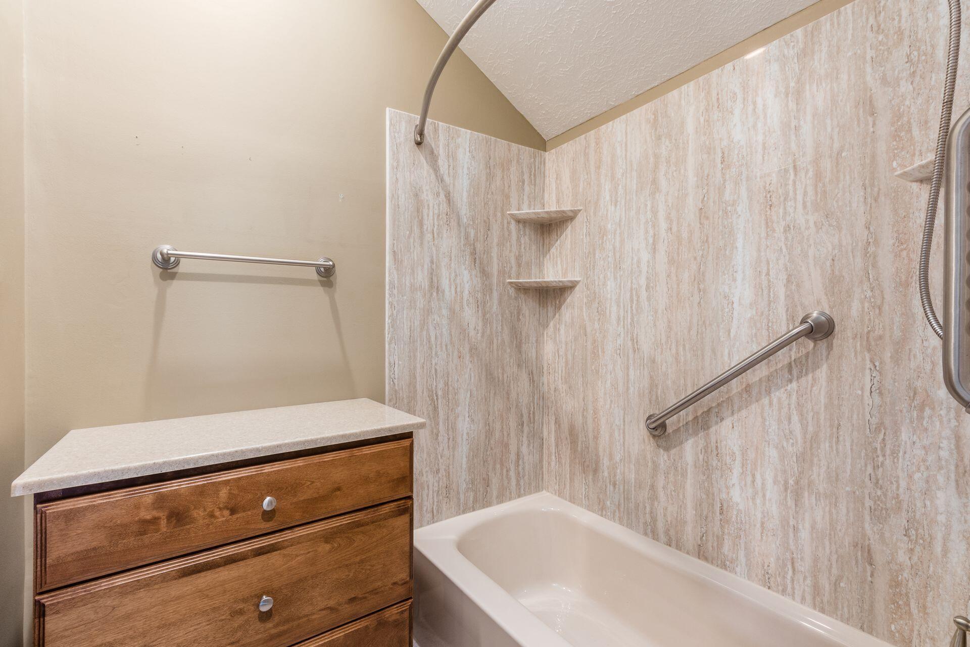 4743 Dierker Road, Unit 3 Columbus, OH 43220 - Photo 32 of 47 Full Bathroom