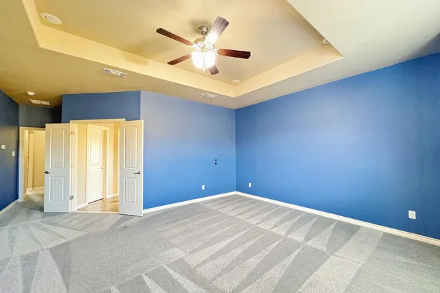 a view of a livingroom with a ceiling fan
