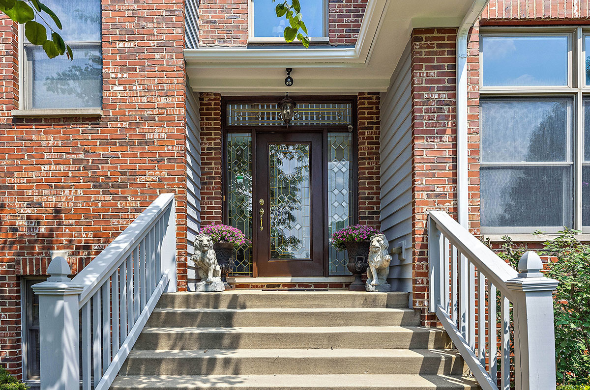 703 Rock Spring Road Naperville, IL 60565 - Photo 2 of 46
