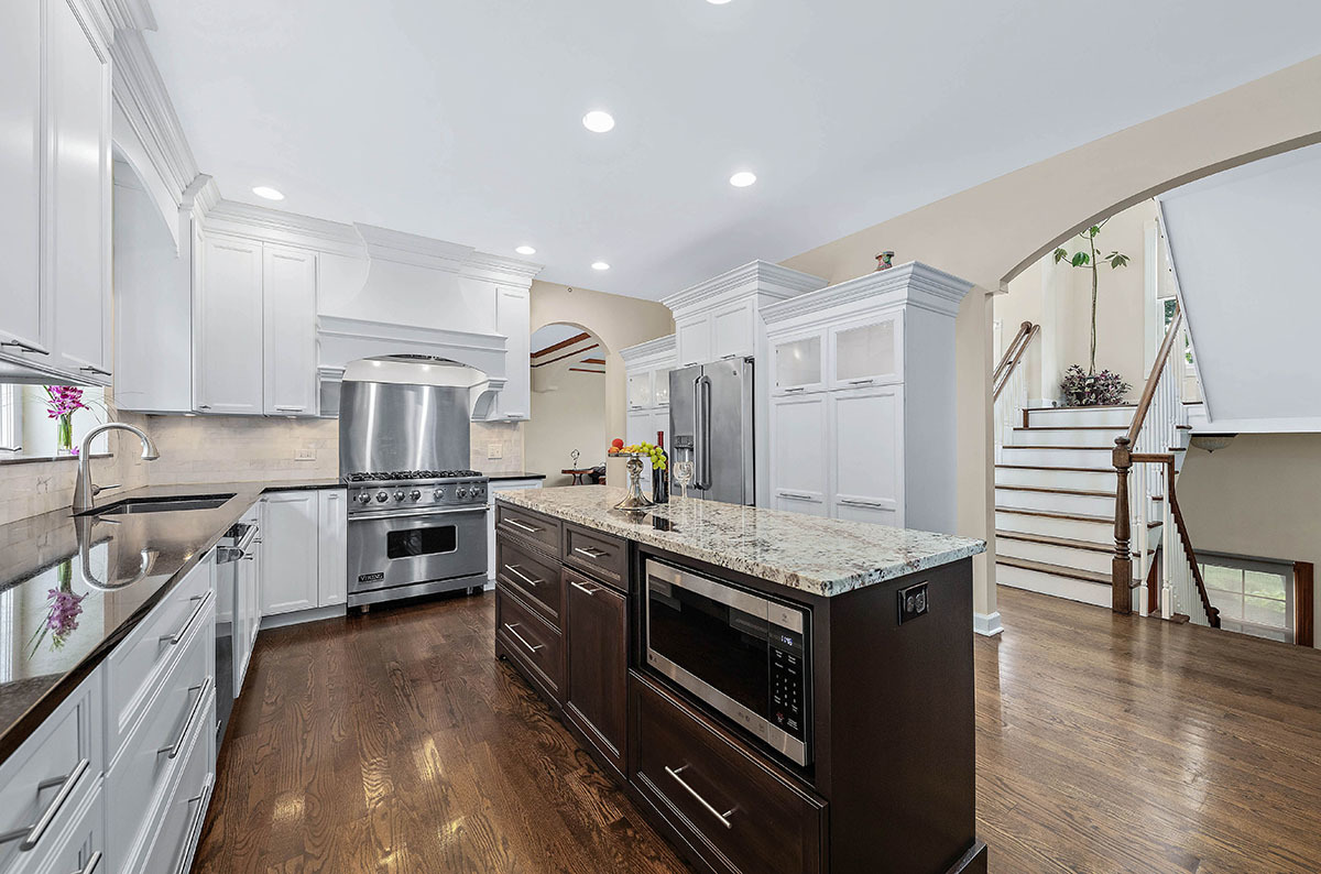 703 Rock Spring Road Naperville, IL 60565 - Photo 6 of 46