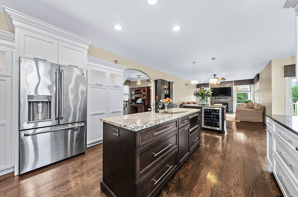 703 Rock Spring Road Naperville, IL 60565 - Photo 8 of 46