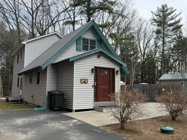 $675,000 | 143 Lakeview Avenue, Mayfield, NY 12117