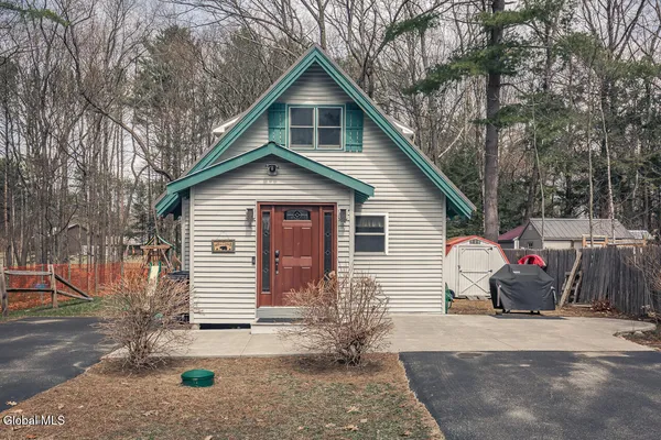$664,900 | 143 Lakeview Avenue, Mayfield, NY 12117