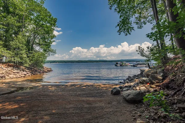 $675,000 | 143 Lakeview Avenue, Mayfield, NY 12117