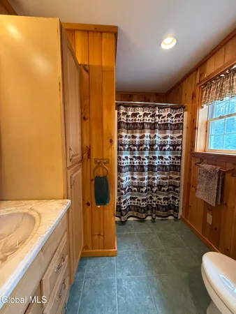 $675,000 | 143 Lakeview Avenue, Mayfield, NY 12117