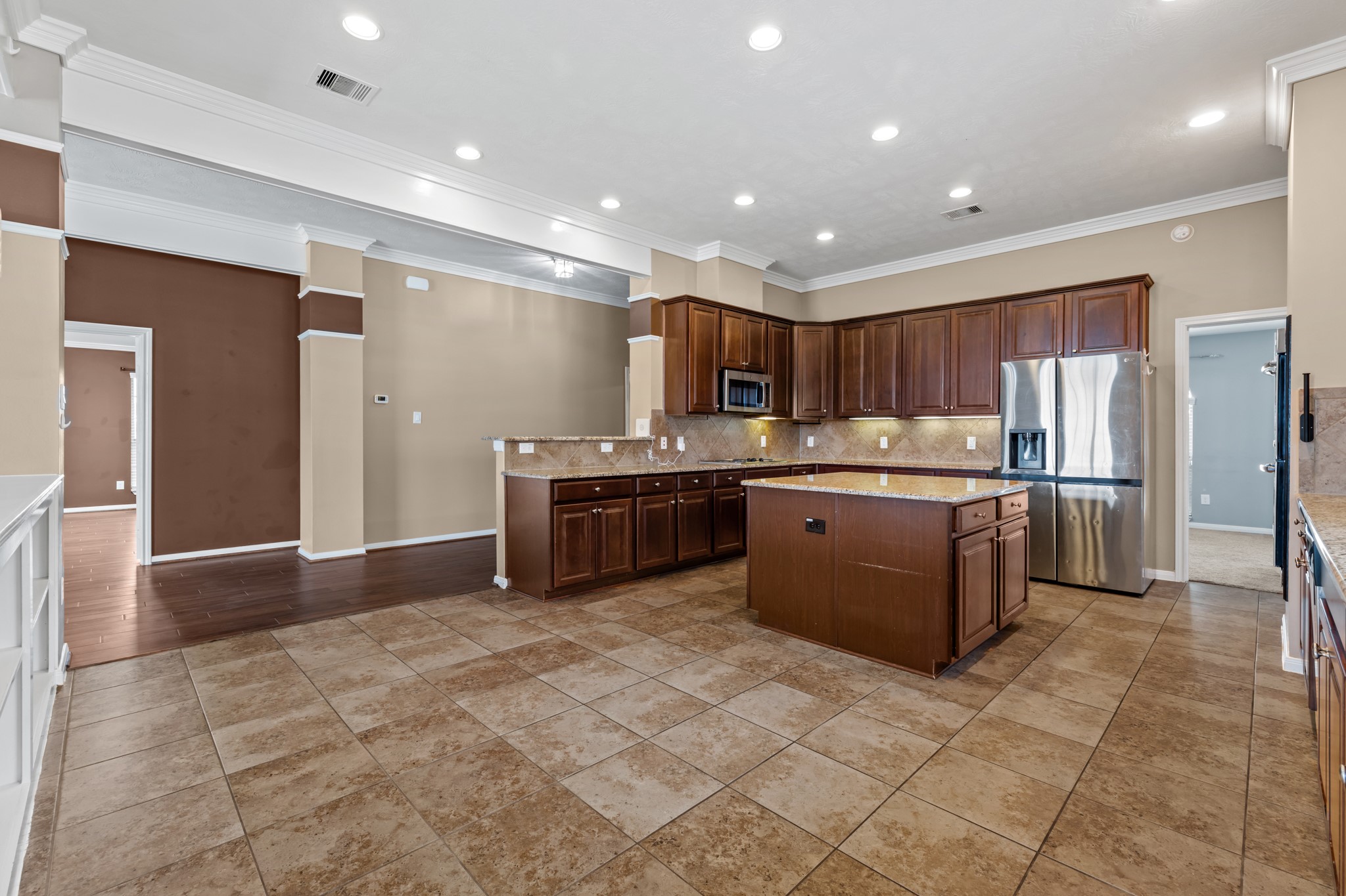 28027 Trade Wind Court Rosharon, TX 77583 - Photo 10 of 37 Gallery Image 10