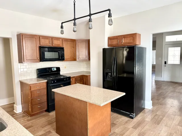 $2,100 | 717 Parkway Avenue, Indianapolis, IN 46203