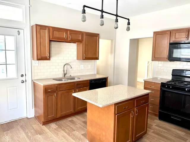 $1,950 | 717 Parkway Avenue, Indianapolis, IN 46203