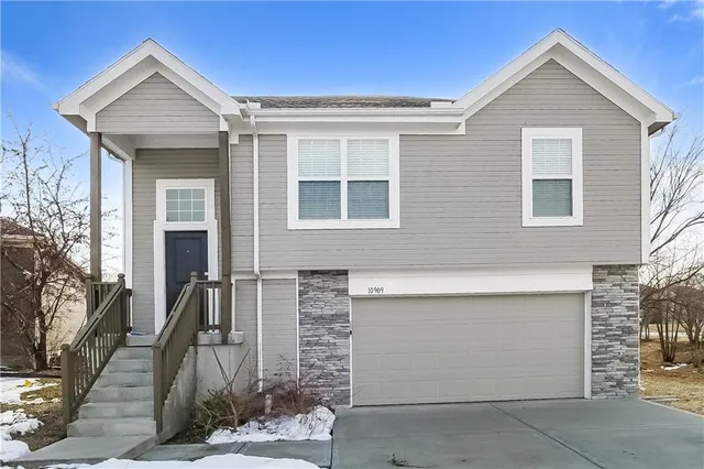 $2,110 | 10909 Highview Road, Peculiar, MO 64078