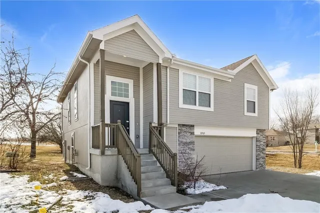 $2,110 | 10909 Highview Road, Peculiar, MO 64078