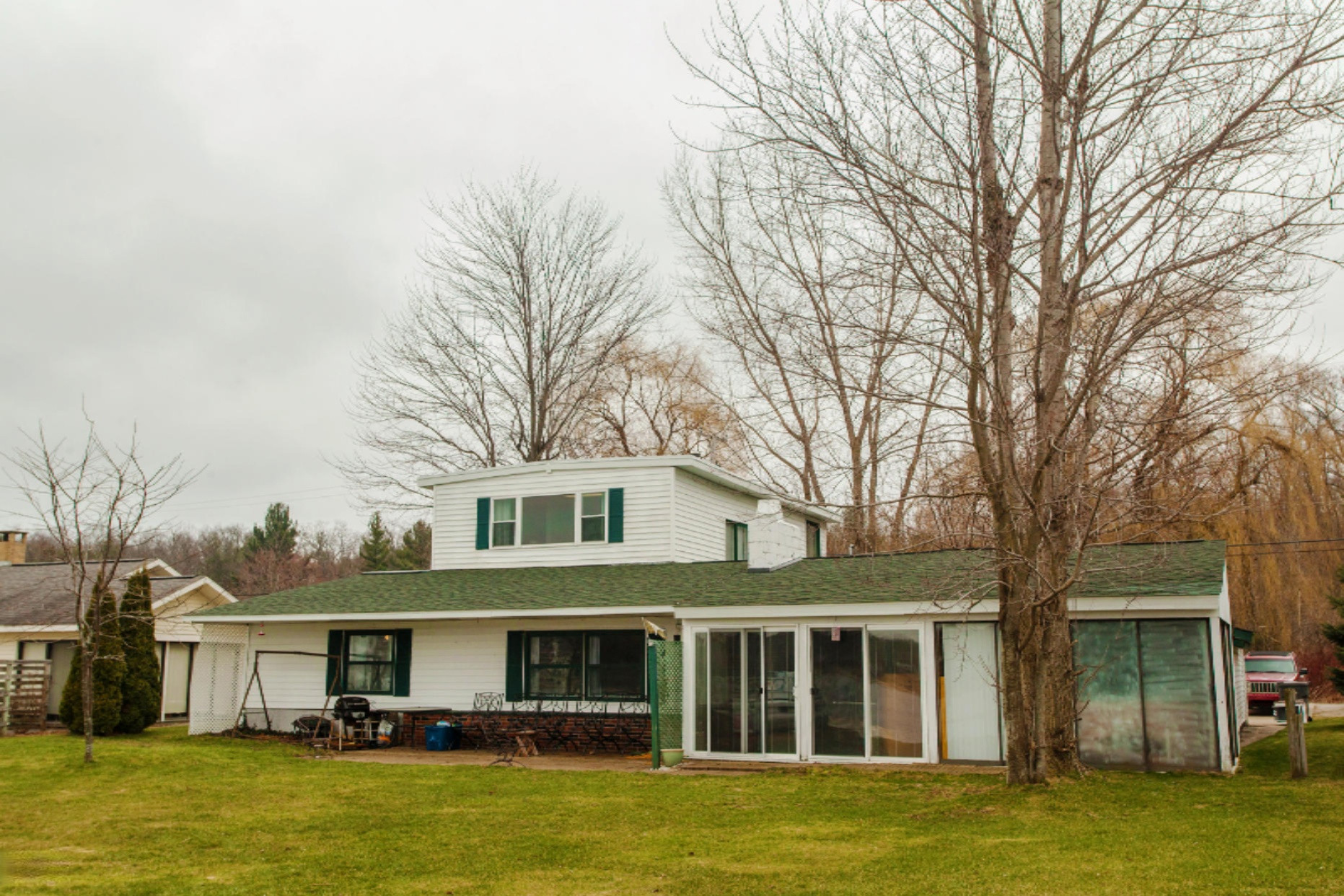 6075 Hubbard Road Muskegon, MI 49442 - Photo 1 of 28 NNG_005